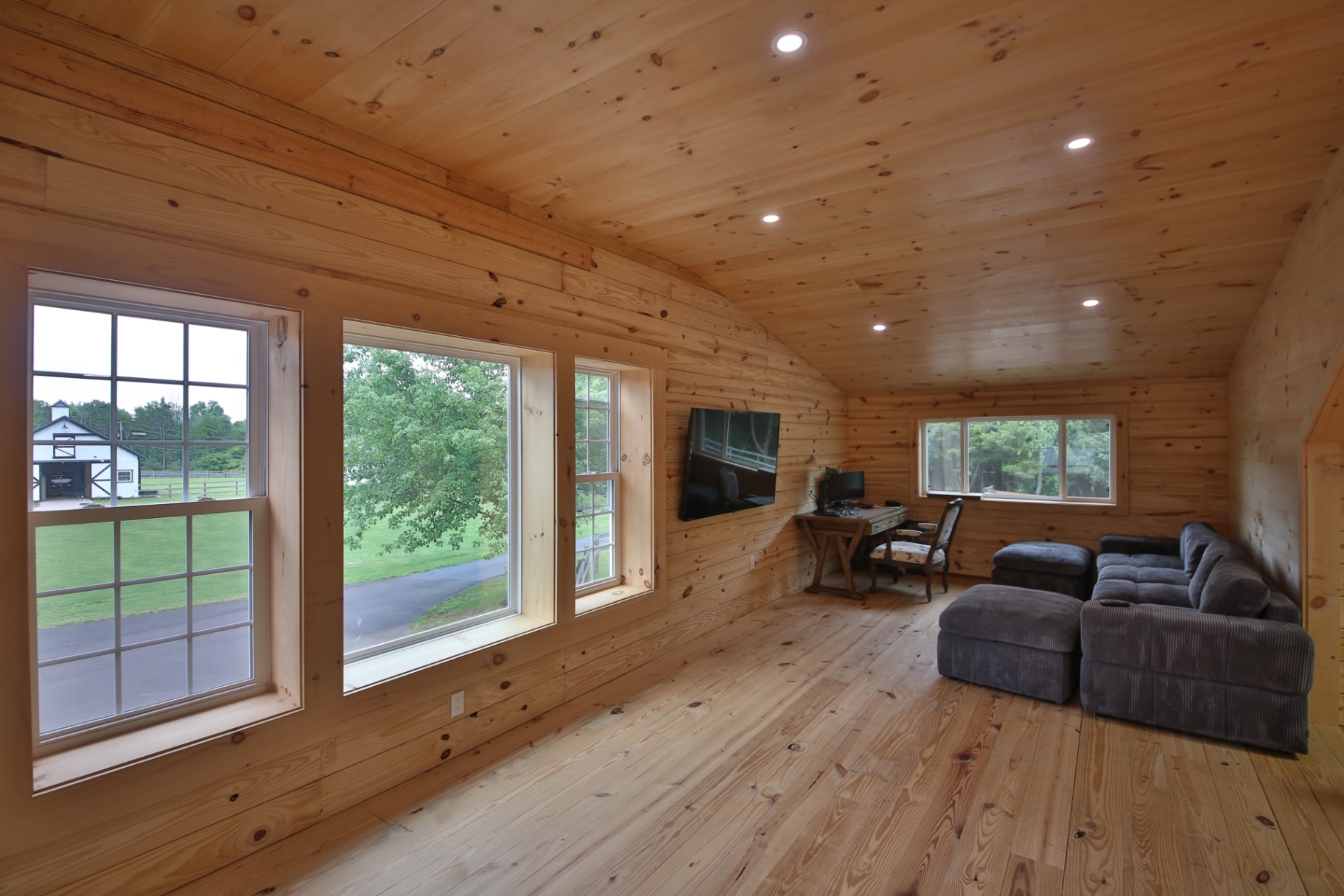 Pine-clad bonus loft